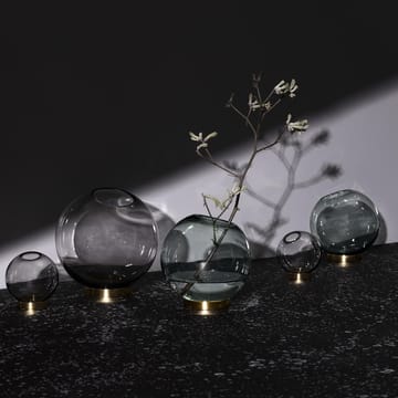 Vase Globe S - noir-laiton - AYTM