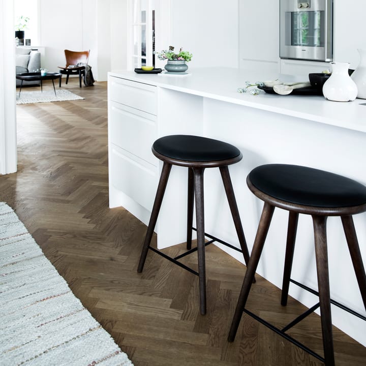 High stool tabouret de bar bas Mater 69 cm - cuir naturel, support en chêne savonné - Mater
