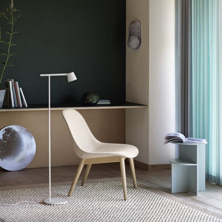 Chaise lounge Fiber wood base - dusty green, pieds lasurés marron foncé - Muuto