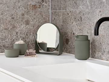 Miroir de table Ume à grossissement 5x 19x19,5 cm - Olive green - Zone Denmark